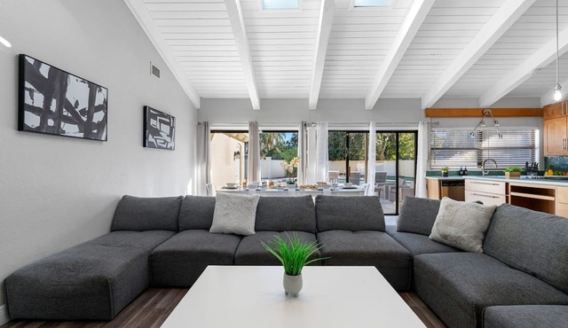 Carroll Cove | 4 Bedrooms | Sleeps 14 | Heated Pool | Carrollwood, Tampa