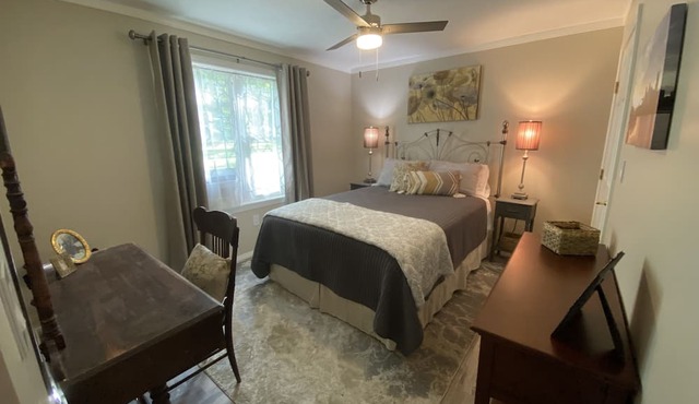 Sugar Creek Place is Your Cozy Private Creekside Getaway! in Franklin