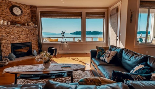 Stunning House with Views of Puget Sound! Ideal for Family Reunions