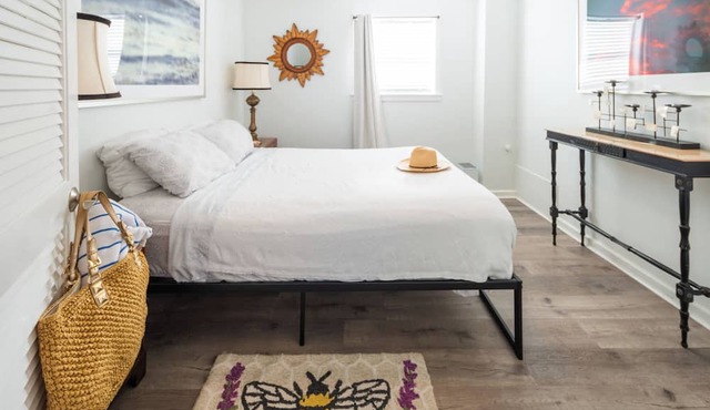 HoneyBee Loft in Best Downtown area nestled between High-End Residential in Sarasota