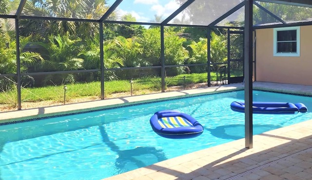 Beautiful Pool Home minutes from Siesta Key in Sarasota