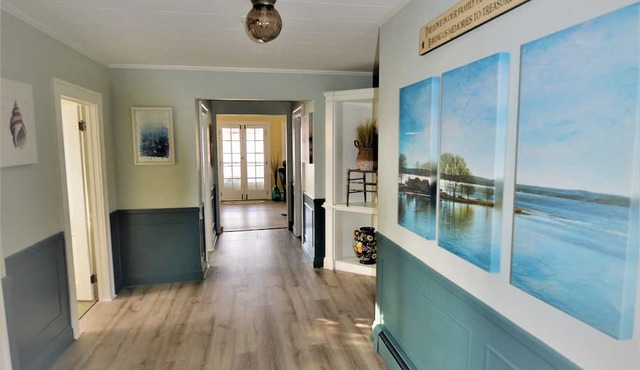 Secluded Chautauqua Lake House, private dock & beach, short stroll to town!