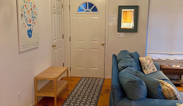 Near Downtown Langley, Shops & Restaurants! Cozy Cottage & Pet Friendly! in Langley