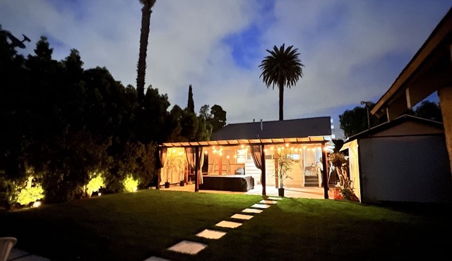 Spacious Beach House, Private Oasis, Family Friendly, AC+W/D, Large Backyard in Long Beach