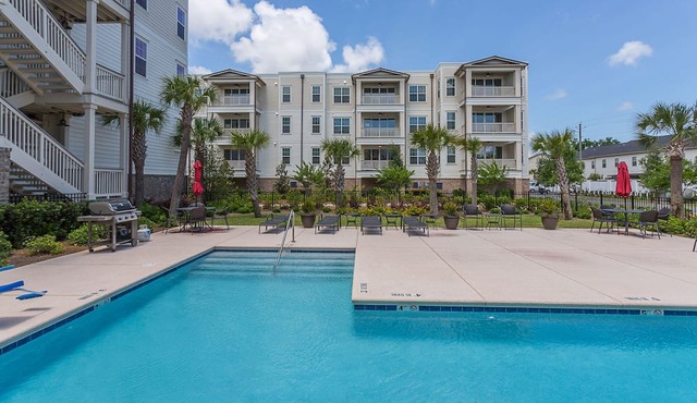 Steps to Gascoigne Park, short term vacation rental, long term stays – sleeps 6 in Saint Simons Island