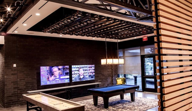 Unique Design, King Bed-Free Wifi-Let Hotel Rock Lititz Deliver a VIP Experience