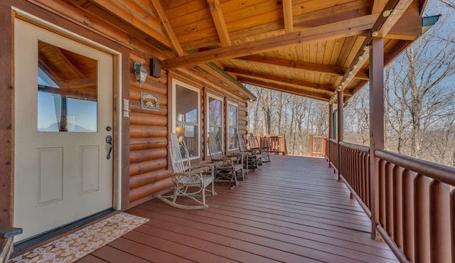 Charming 4BR Cabin with Dynamic Mountain Views