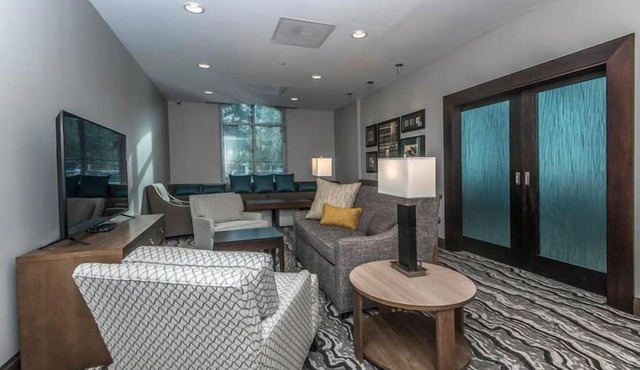 Free Breakfast Buffet. Outdoor Pool. Great Location! in Mt. Pleasant