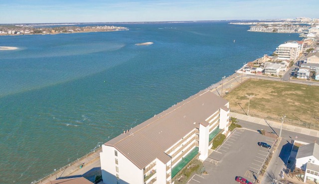 Updated, Direct Bay Front w/Bay Front Pool, 3 Blocks to Beach/Boardwalk