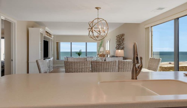 Enjoy coastal living charm and amazing views! in Fernandina Beach