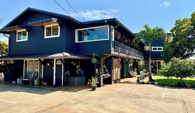 3 Bedroom 3.5 Bathroom Ocean View House. A Short Walk To Paia Town & Beaches!