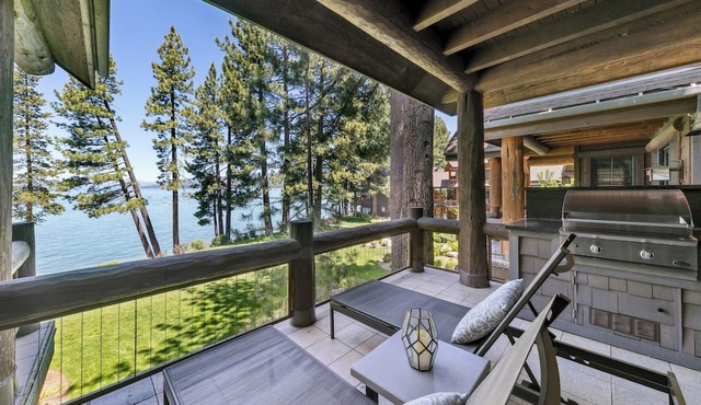 Luxury Lakefront Remodel BBQ, Hot Tub, near Heavenly | PEAK SS6