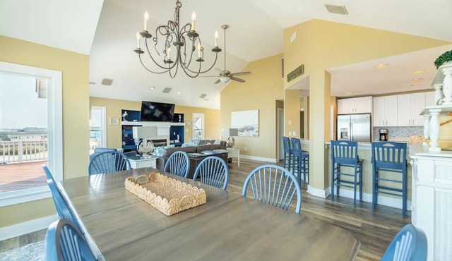 Sunday Drive - Nags Head MP 15, Oceanfront, Private Walkway to Beach, Pool, Hot Tub in Nags Head