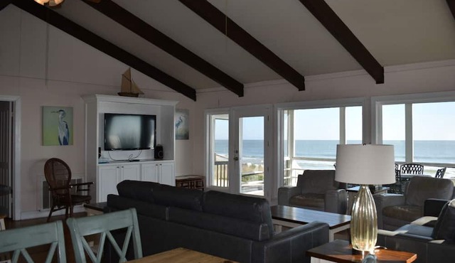 Oceanfront! Flash Sale ! ScreenPorch! Sleeps 14!