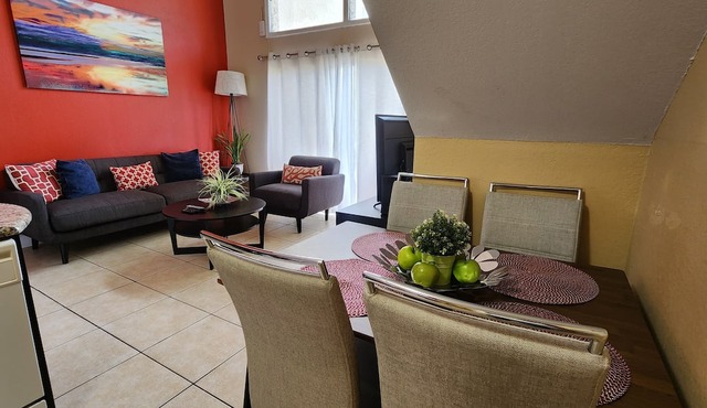 Beautiful Lakefront Villa - 5 Minutes to the Attractions! in Orlando