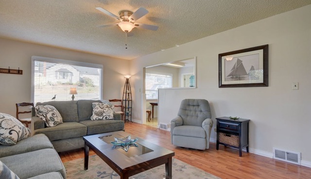 Cute, Cozy & Comfortable Cottage Conveniently Located In The Heart Of Town.