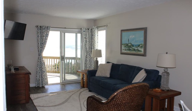 2 Bed, 2 Bath Condo with an Oceanfront Pool and Ocean View from the Unit. in Kill Devil Hills