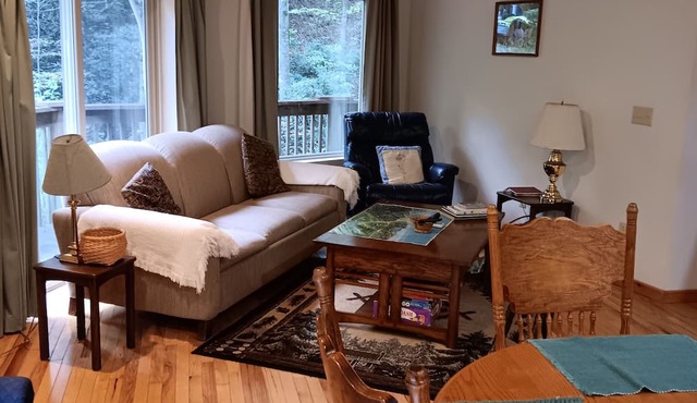 little round house in Spruce Pine
