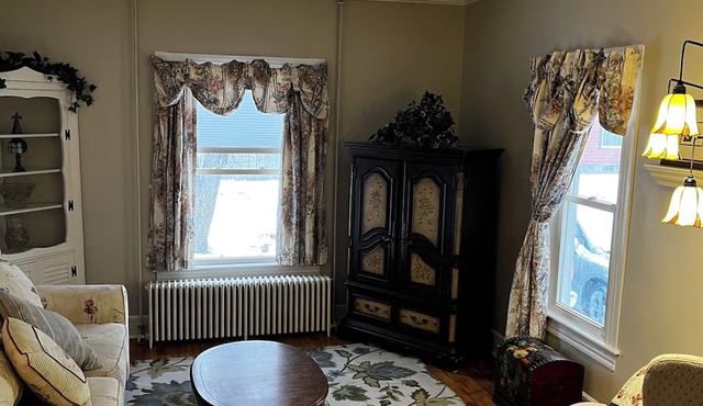 Luxury 1-bd First Floor apt near Crandall Park in Glens Falls