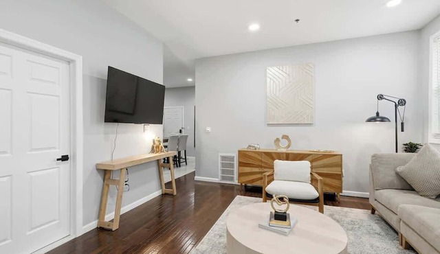 Mid-Term 3BR|Private Parking | Easy Commute to NYC