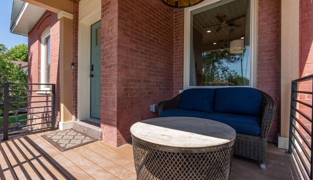 Industrial Modern Getaway -Hot Tub -Exposed Brick