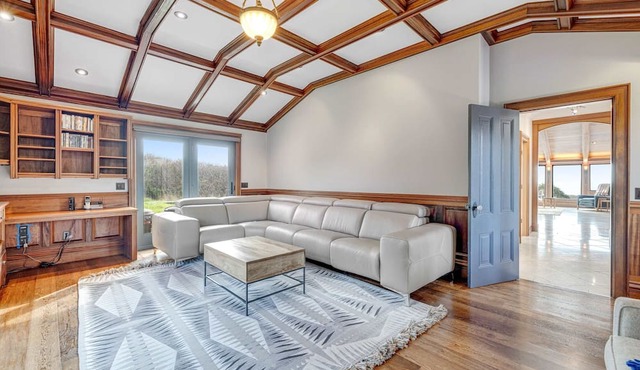 Remodeled oceanfront estate with Studio Cottage