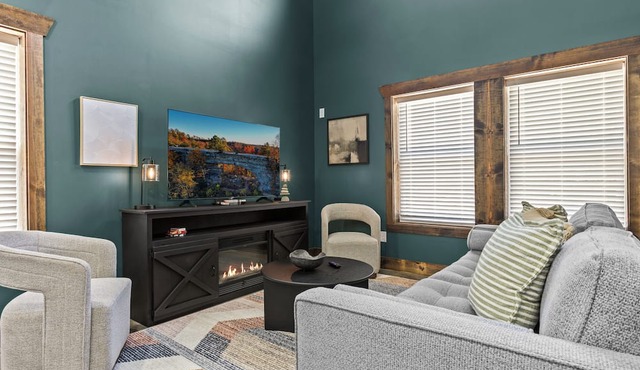 New Barndominium/Sleeps 24/4 Kitchens/4 Hot Tubs/4 Firepits