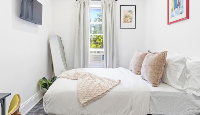 Modern 4BR Near NYC & MetLife - Sleeps 8 - Pets OK