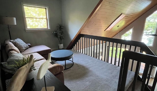 Spend time making cherished memories at this gorgeous 5-bedroom LAKEFRONT Lodge! in Drums