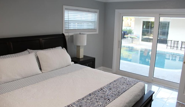 Spacious 4-bedroom house in fantastic Tampa with AC, WiFi in Tampa