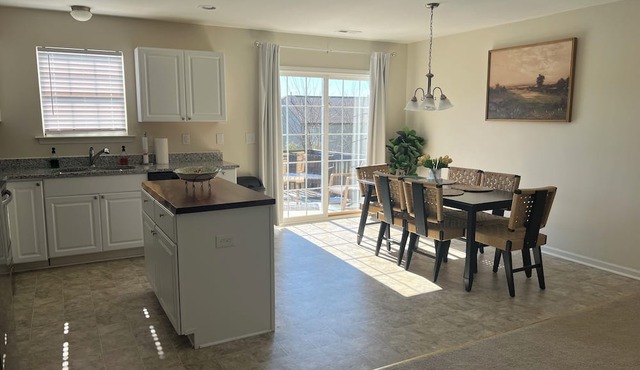 Families + Pets Welcome! Fenced Yard! 30+ day stay in Piedmont