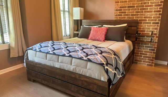NEW! Urban Oasis, Chic 3-BR 2-BA Corner Unit, Steps Away from NYC!