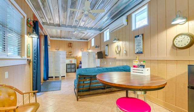 5 Mi to Beach: Inglis Studio w/Patio & Grill!