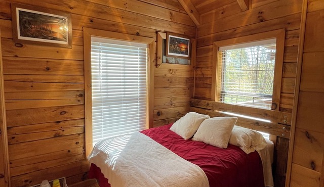 Restoration Station: Where Landrum's past Inspires Renewal - 2Bed/2Ba Log Cabin