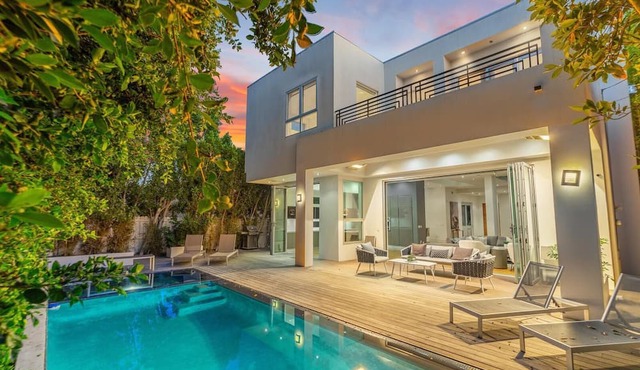 Colgate Modern - Stunning Luxury Estate with Seamless Indoor-Outdoor Living in Los Angeles