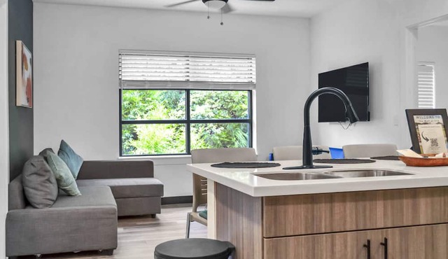 Garden-View Queen & Twin Suite | Condo at The Well Mouratoglou Academy | Tennis & Pickleball in Zephyrhills