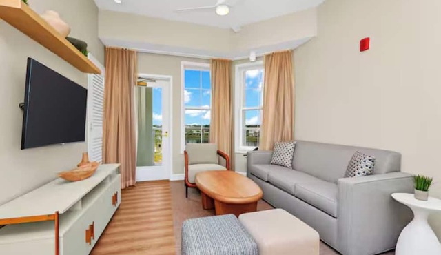 Pet-friendly Accommodation in Orlando! Onsite Parking, Pool and Free Breakfast! in Kissimmee