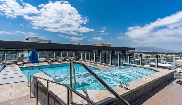 Downtown SLC Luxury 1BD/1BA- Pool/HotTub 24hrGym