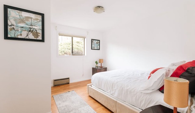 Pacific Northwest Living Guest House - 1 Bedroom + Loft with Queen Bed