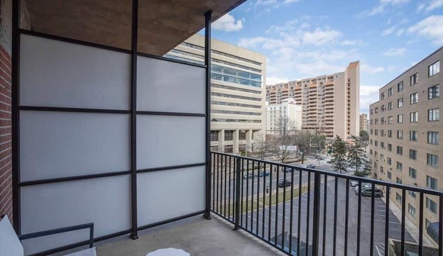 Sojourn | Courtland Towers | 1 BR w/Pickleball Court in Arlington