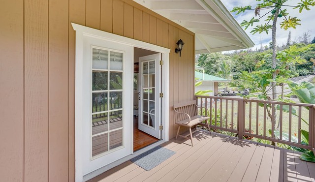 Hawaiian Retreat w/Ocean Views in Captain Cook!