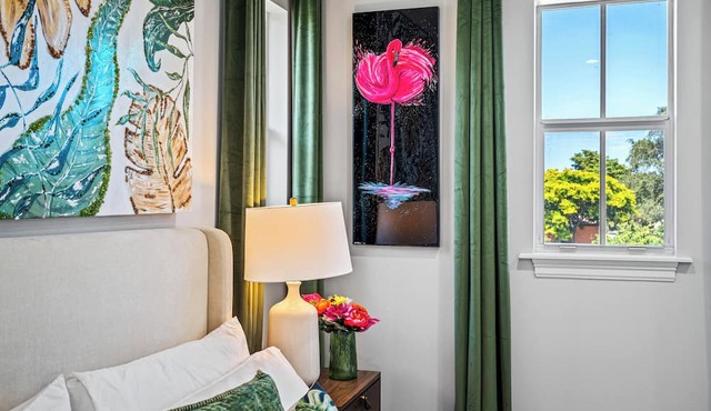 Crystal Lights & Starry Nights—close to beach, FLL, Port, Convention & Las Olas! in Fort Lauderdale
