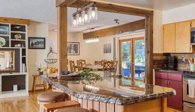 Lodge at Deception Pass | Trails, Hot Tub, Walk to Cornet Bay