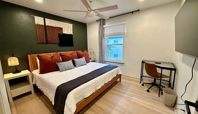 2 king beds -2nd floor walk 2 Beach u1