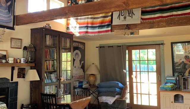 Charming pet friendly renovated barn with backyard, in Stevensville