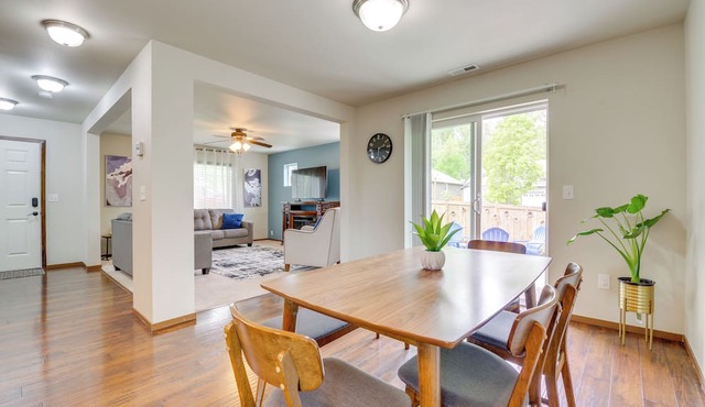 Walk to Trails & Golf: Sedro-Woolley Retreat!