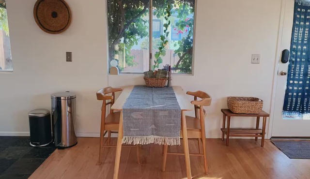 Charming back house in walkable Los Feliznn in Los Angeles
