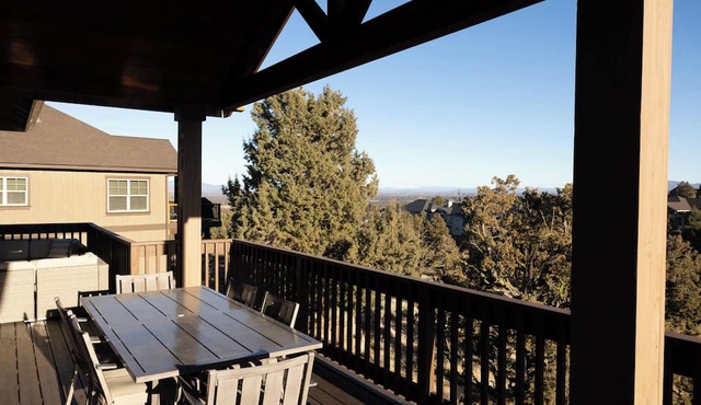 5BR Eagle Crest Lodge with Resort Amenities