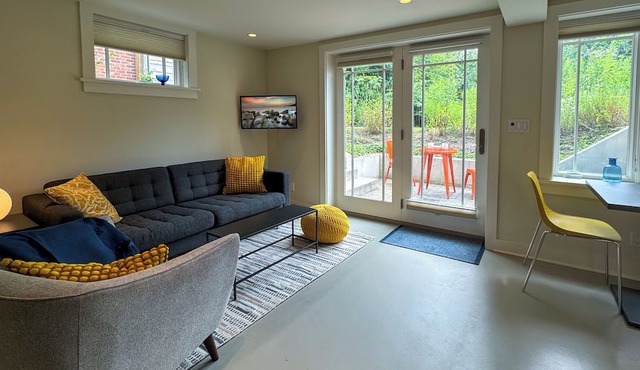 Leafy Urban Escape - Cozy 1 bedroom
