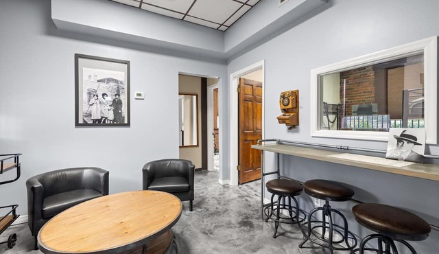 The Clink at The Locke Inn - Stay in Dade City's historic former jailhouse!